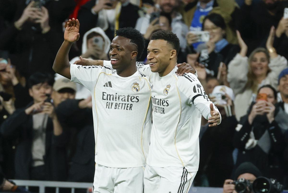 Vinicius Junior y Kylian Mbappé celebran un gol del Real Madrid