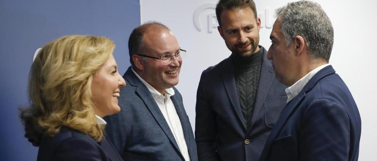 Teresa Mallada, Miguel Tellado, Álvaro Queipo y Elías Bendodo, en la visita que realizaron en abril los dirigentes nacionales a Asturias.