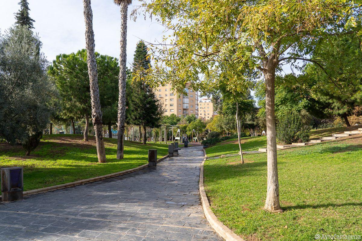 Los parques y jardines de Cartagena permanecerán cerrados este sábado por el fuerte viento