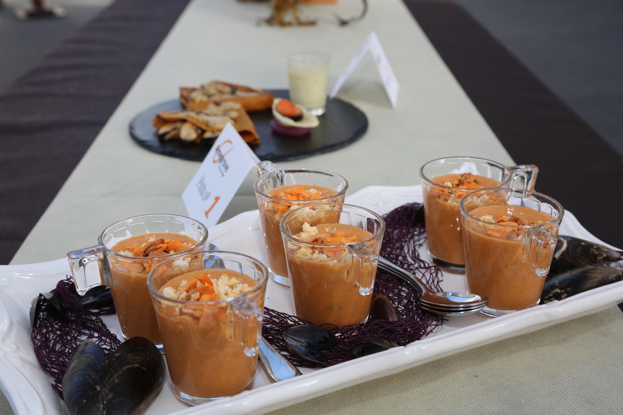 El concurso de platos de mejillón organizado por Amegrove en la pasada edición de la Festa do Marisco, en O Grove.