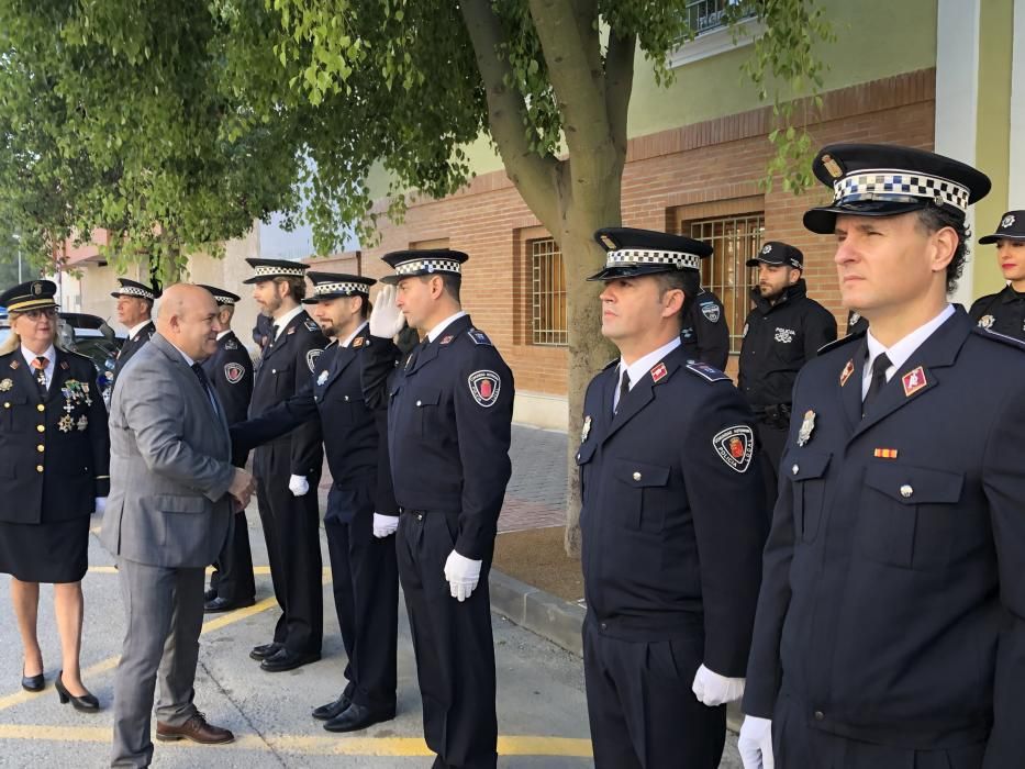 Cieza homenajea a los agentes que ayudaron durante la DANA