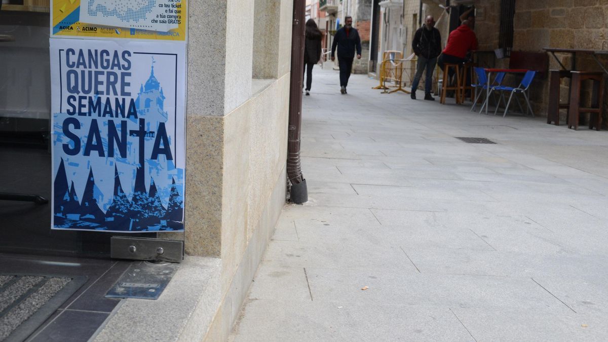 Carteles a favor de la celebración de las procesiones de Semana Santa en Cangas