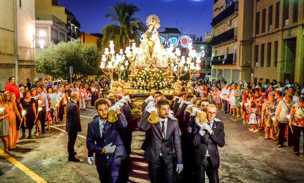 Procesión de la Virgen de la Salud en Elda