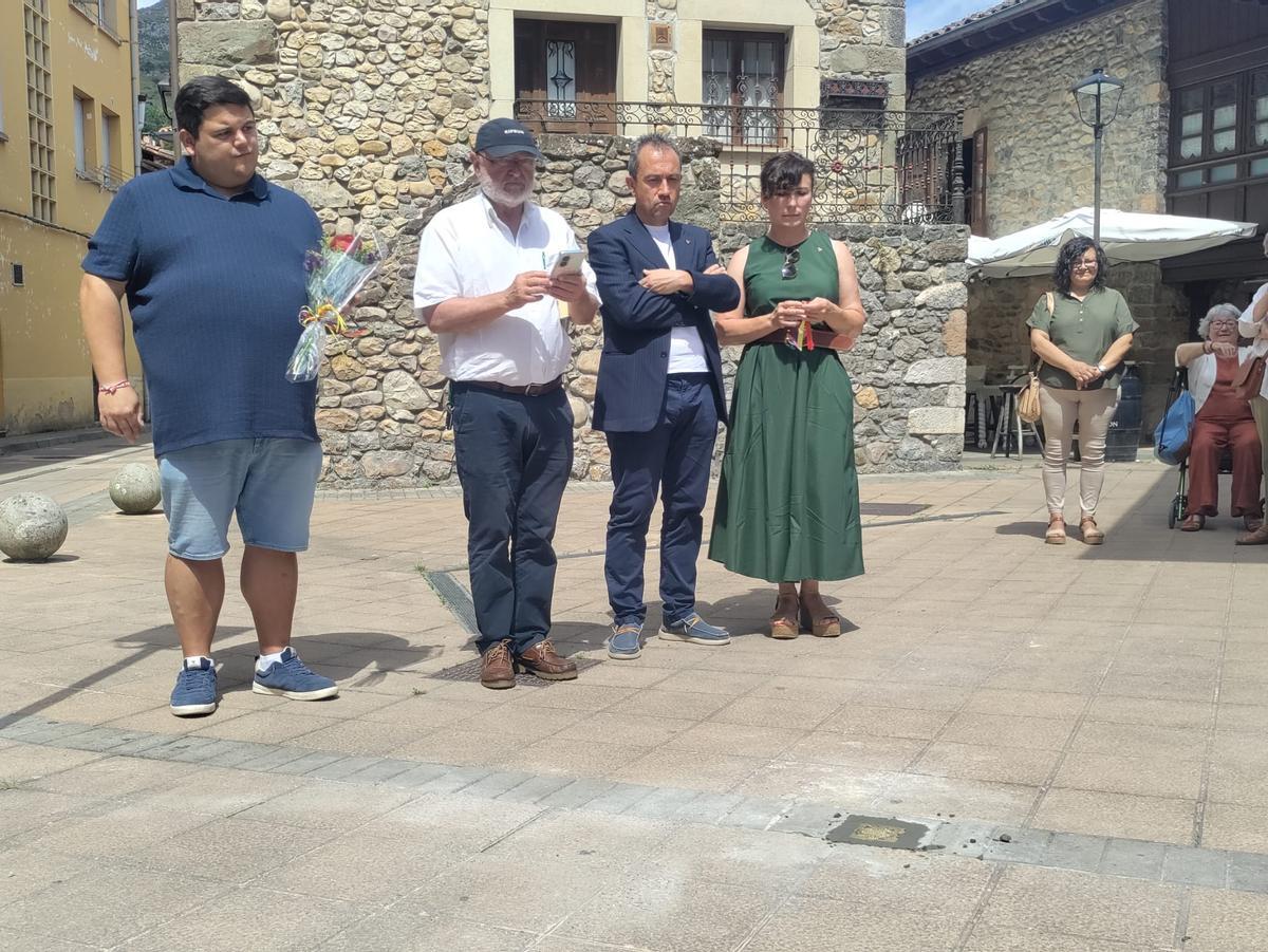Parres coloca su stolperstein en memoria de Manuel Cueto Pérez
