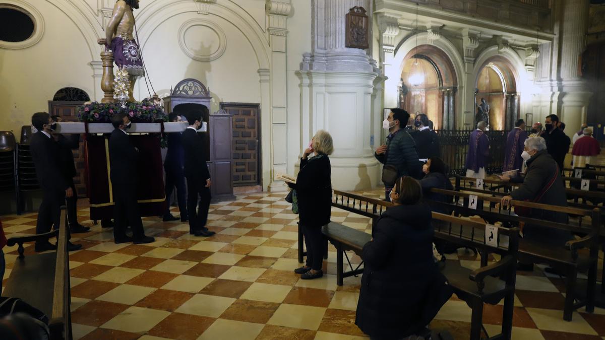 Vía Crucis de la Agrupación de Cofradías en la Catedral con el Santo Cristo de la Salud