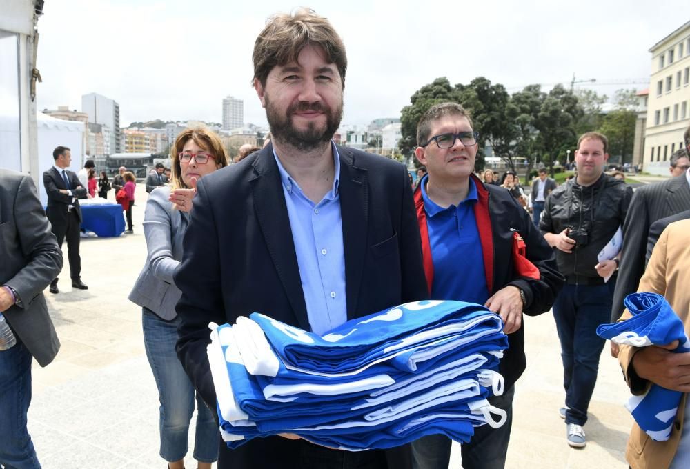 Alberto Núñez Feijóo y Beatriz Mato presiden el acto de entrega de Banderas Azules 2018