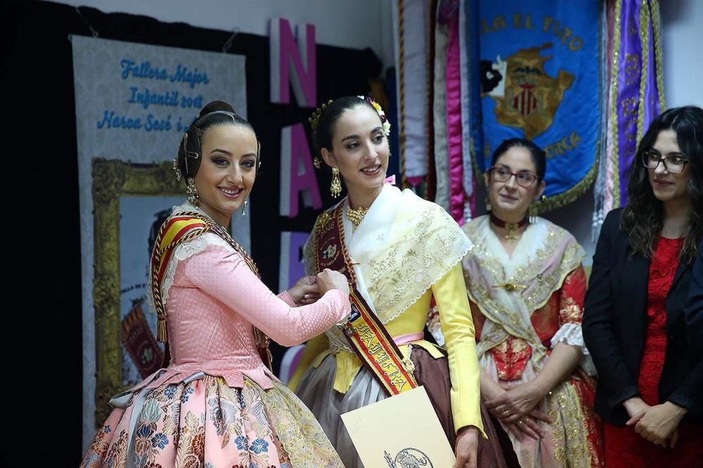 Las falleras mayores de València participaron hasta el final en los festejos de El Toro