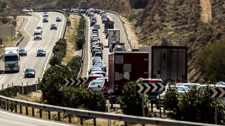 La autovía vuelve a registrar retenciones en la segunda fase de la Semana Santa