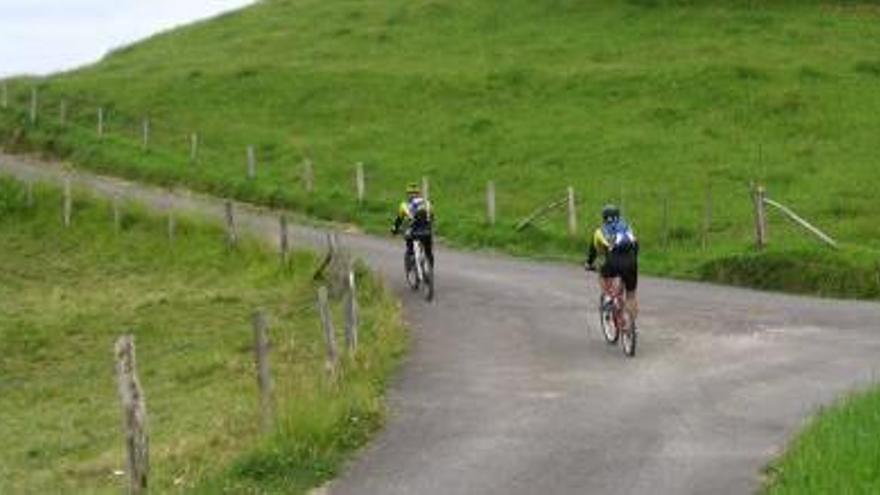 Un ciclista, herido en un accidente en Llanes