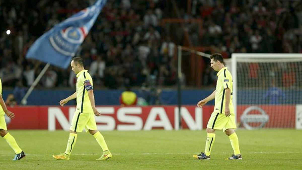 Los jugadores del Barça se fueron del Parque de los Príncipes tristes por la derrota, pero contentos por el césped
