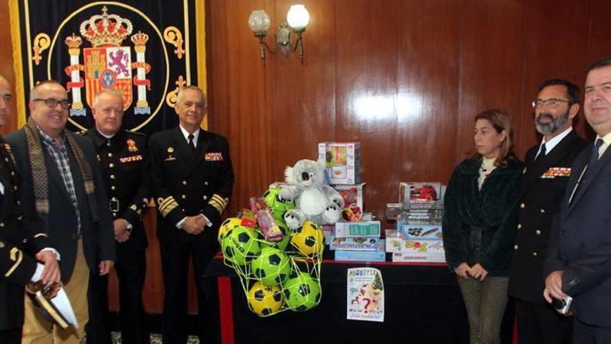 Los militares participan en la campaña &#039;Montañas para la ilusión. Ningún niño sin juguete&#039;.