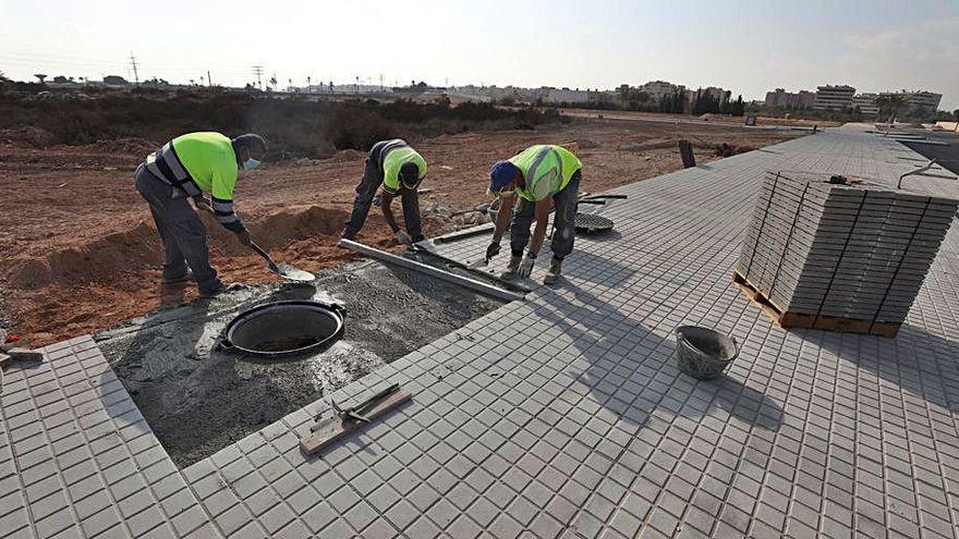 Obras en un nuevo sector urbanístico de Elche