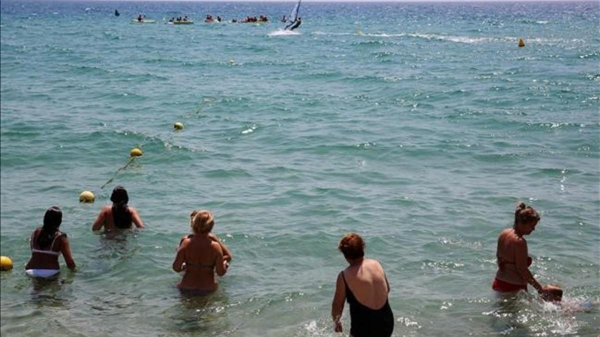 El agua del Mediterráneo llega casi a los 30 grados