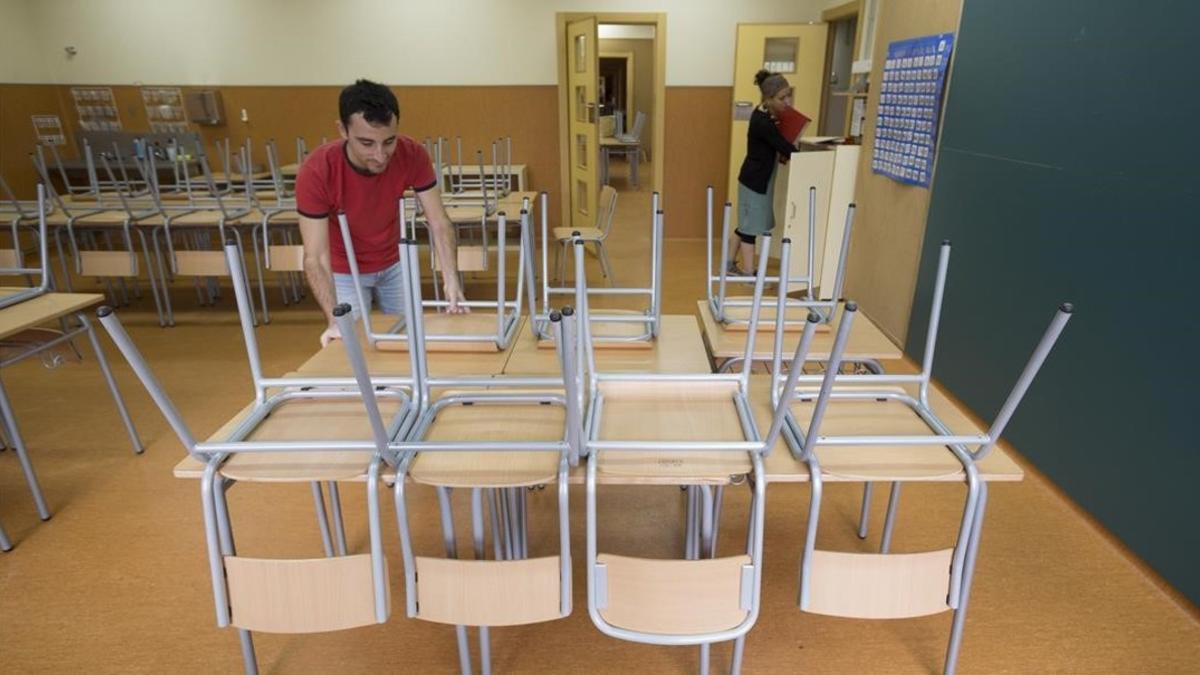 Preparativos para el inicio del curso 2015 en la escuela Els PInetons, en Ripollet.