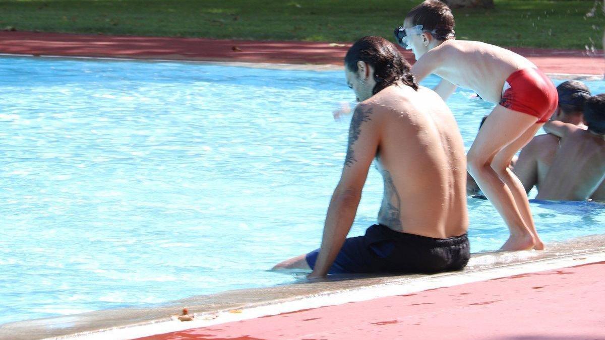 El Regne Unit i Irlanda apunten a un paràsit en piscines espanyoles després del contagi de centenars de turistes.