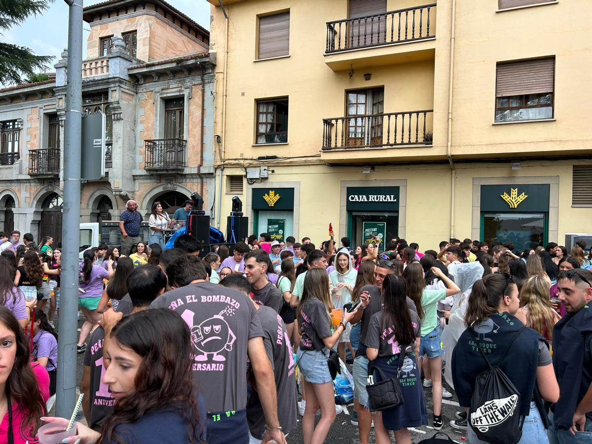 En imágenes: así fue la celebración de las peñas por el centro de Tineo En imágenes: así fue la celebración de las peñas por el centro de Tineo