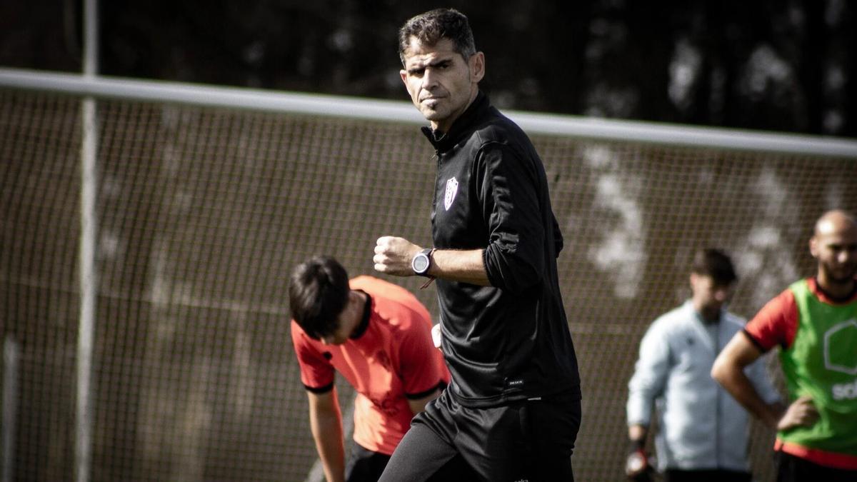 Antonio Hidalgo durante un entrenamiento de la SD Huesca.