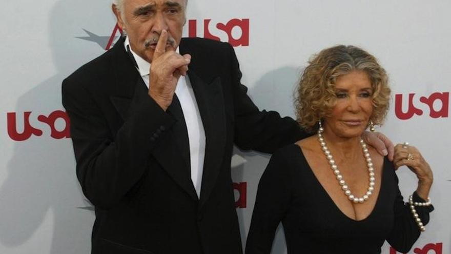 Sean Connery y su mujer.