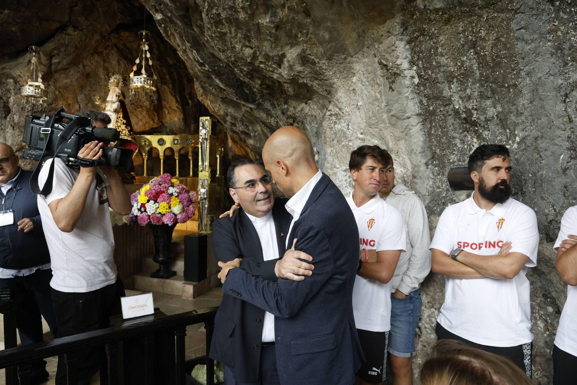 EN IMÁGENES: Visita del Sporting a La Santina en Covadonga