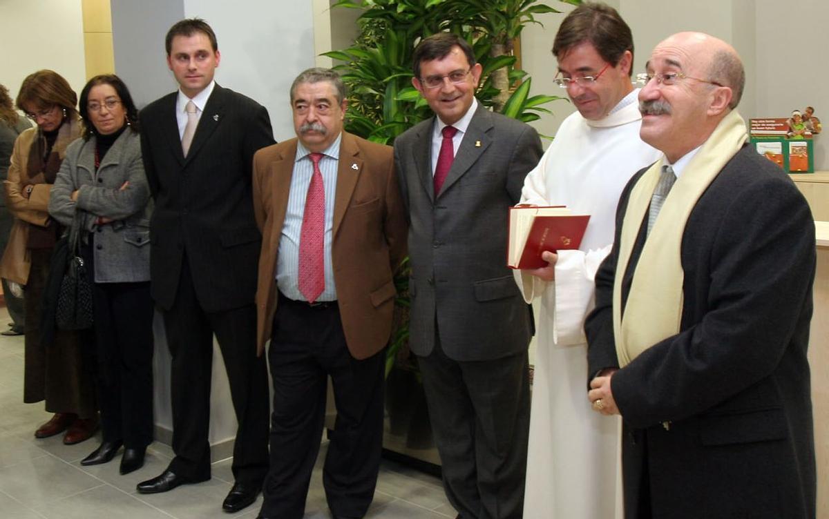 Jorge Mallol (d), en la inauguración de una oficina en 2007.