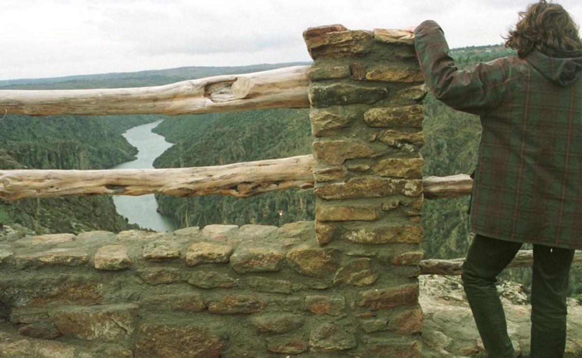 Mirador de las Barrancas de Fariza, incluido entre los lugares con audioguías, balizas y códigos QR. | O. G. (ARCHIVO)