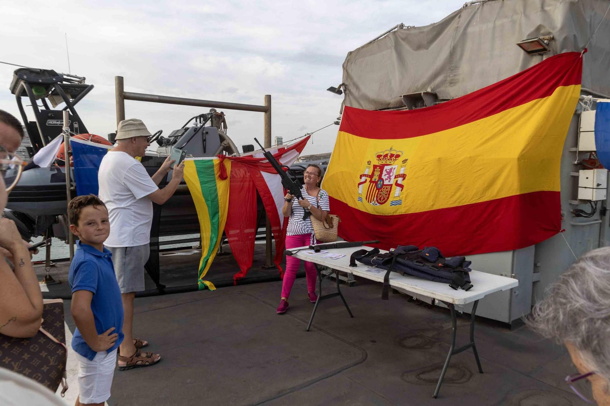 El patrullero "Infanta Cristina" se despide de Alicante tras 43 años al servicio de la Armada Española