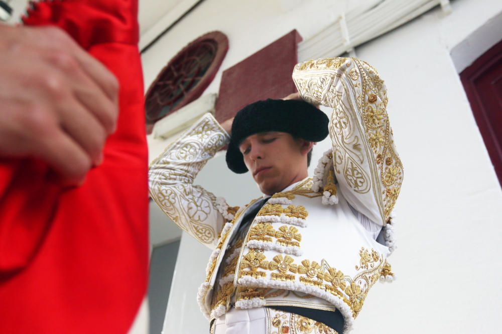 Las imágenes de la tercera corrida de abono de la feria taurina de Málaga en La Malagueta.