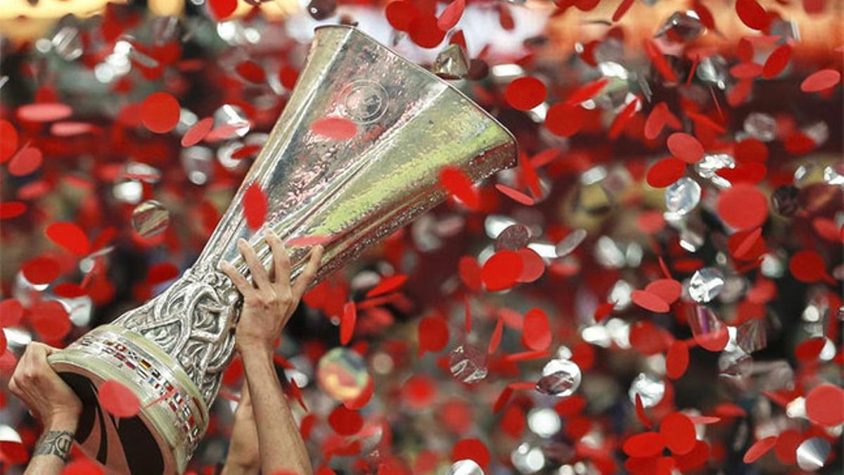 El Sevilla FC es el único equipo que tiene cuatro trofeos de Europa League en sus vitrinas