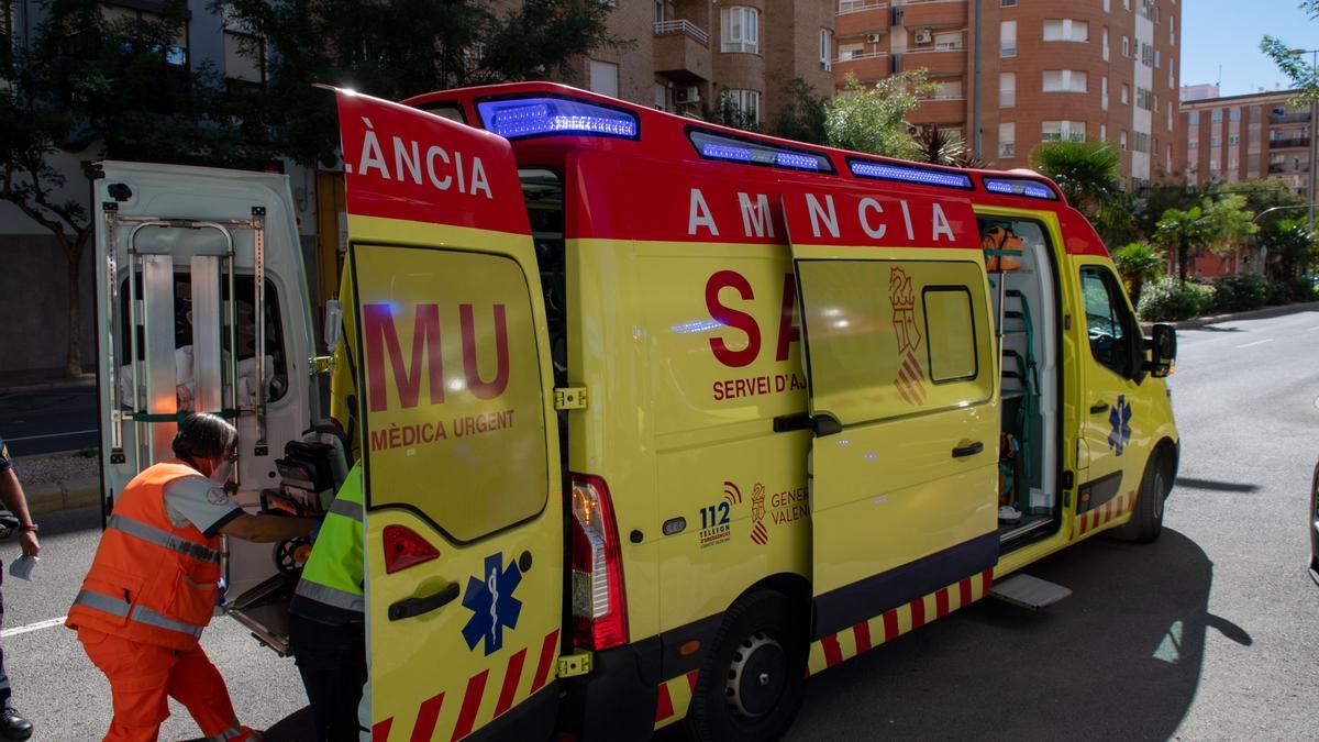 Un SAMU asiste a un herido, en imagen de archivo.