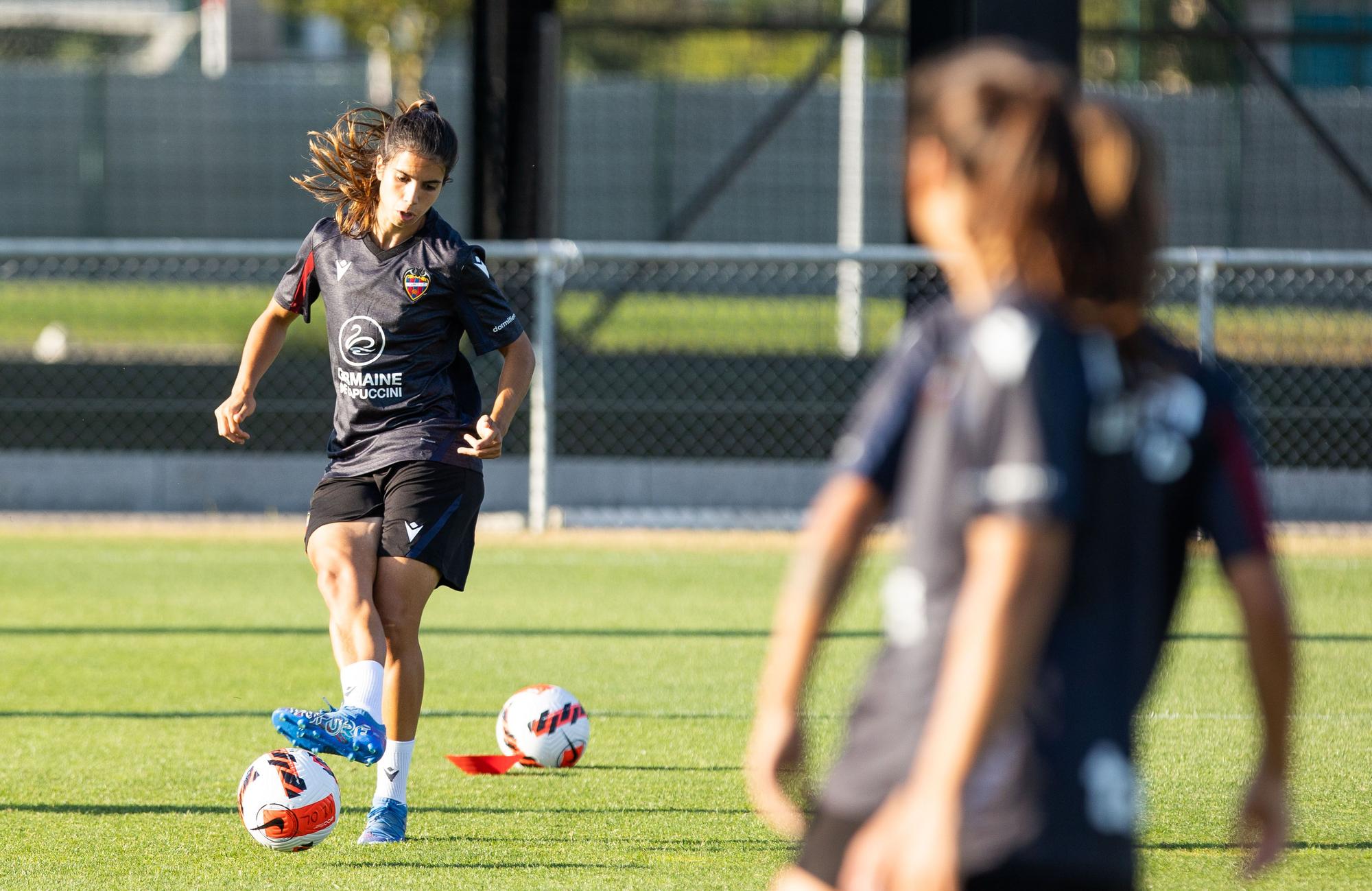 Último entrenamiento del Levante Femenino antes de medirse al Lyon en Champions