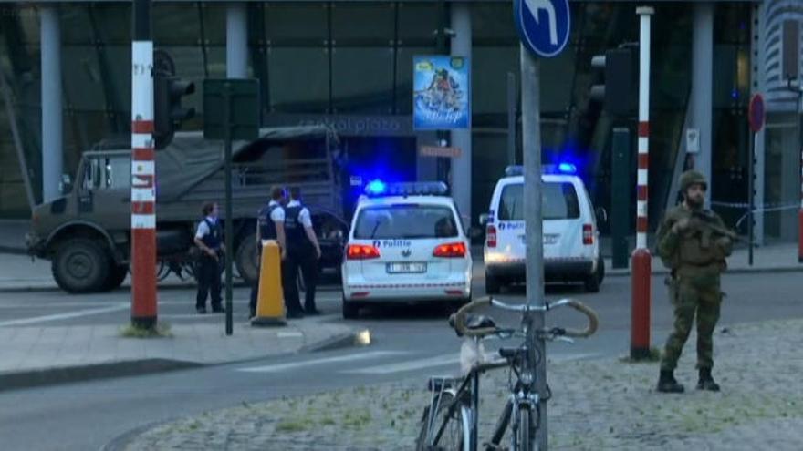 Pánico en la estación de Bruselas tras escucharse una explosión y disparos