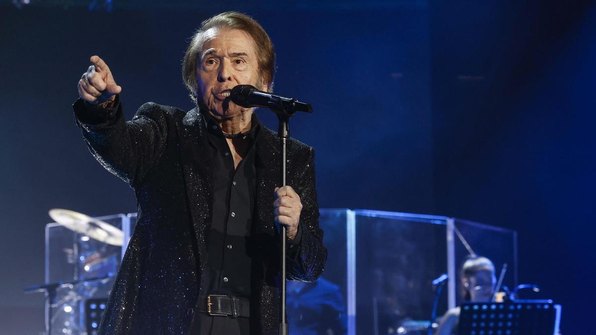 Raphael, durante su concierto en el Roig Arena.
