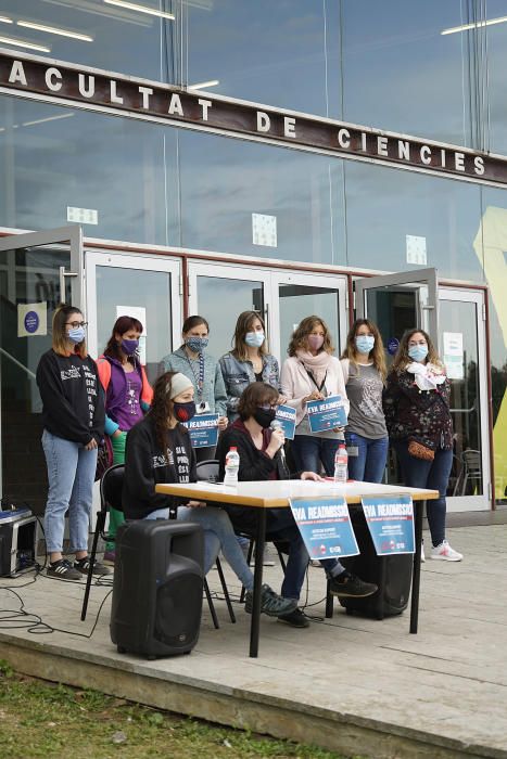 Concentració a la UdG per a la readmissió de la investigadora que va denunciar discriminació laboral