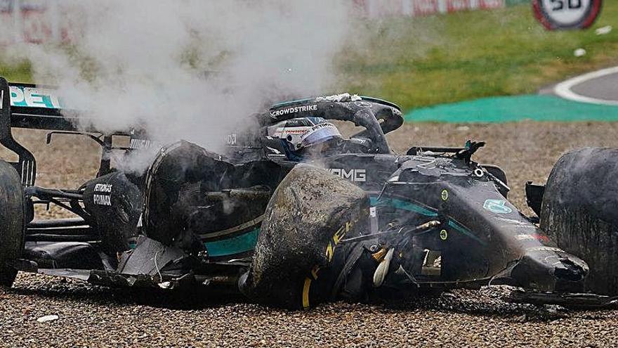 Así fue el espectacular accidente de Russell con Bottas