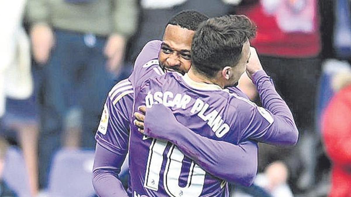 Los jugadores del Valladolid celebran la victoria contra el Valencia