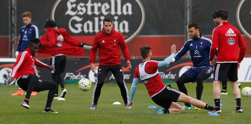 El Celta ultima los preparativos para medirse al Gijón en el Molinón. Ayer se entrenador todos los jugadores con la excepción de Bongonda, con una amigdalistis, y Fontás