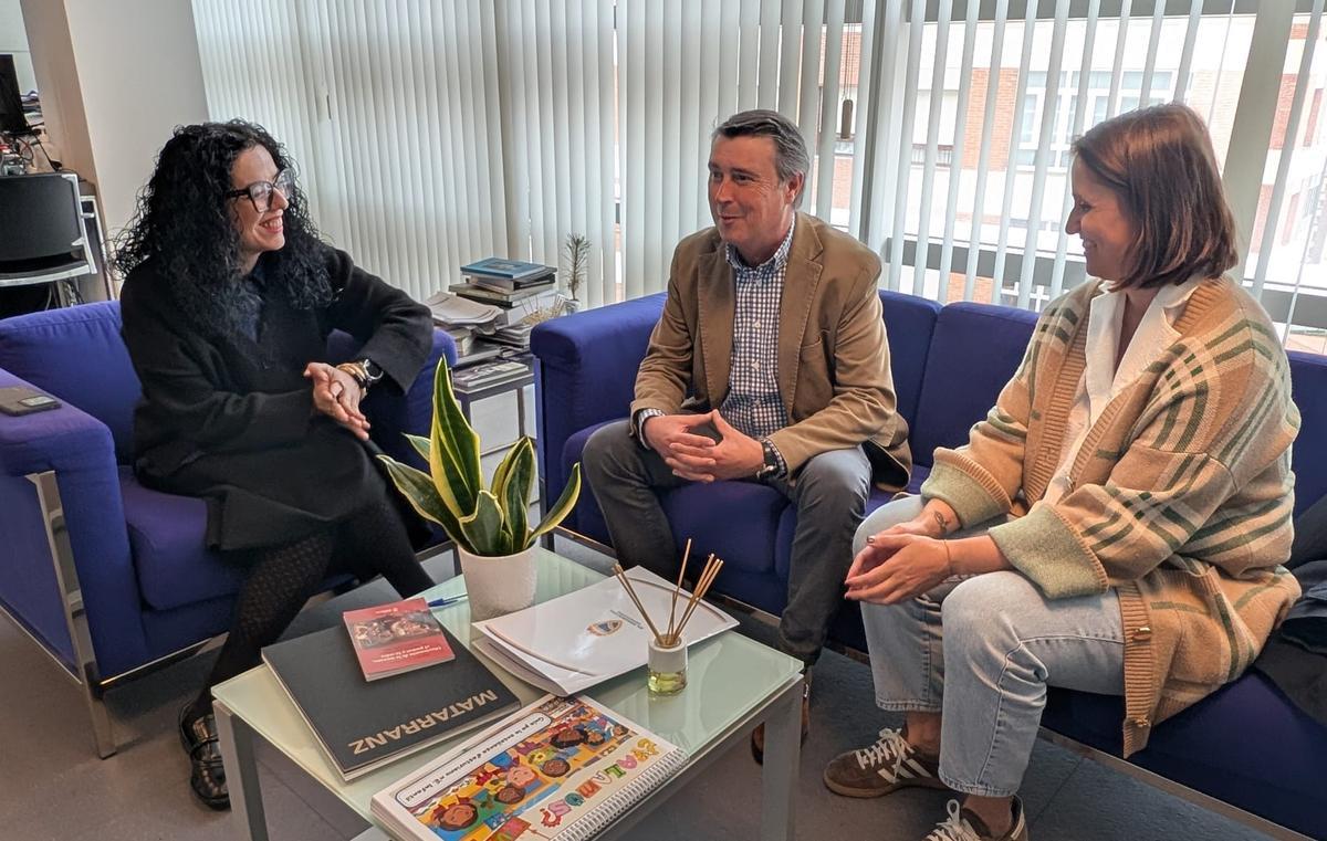 Por la izquierda, Vanesa Gutiérrez, Daniel Pinín, y Manuela Fernández.