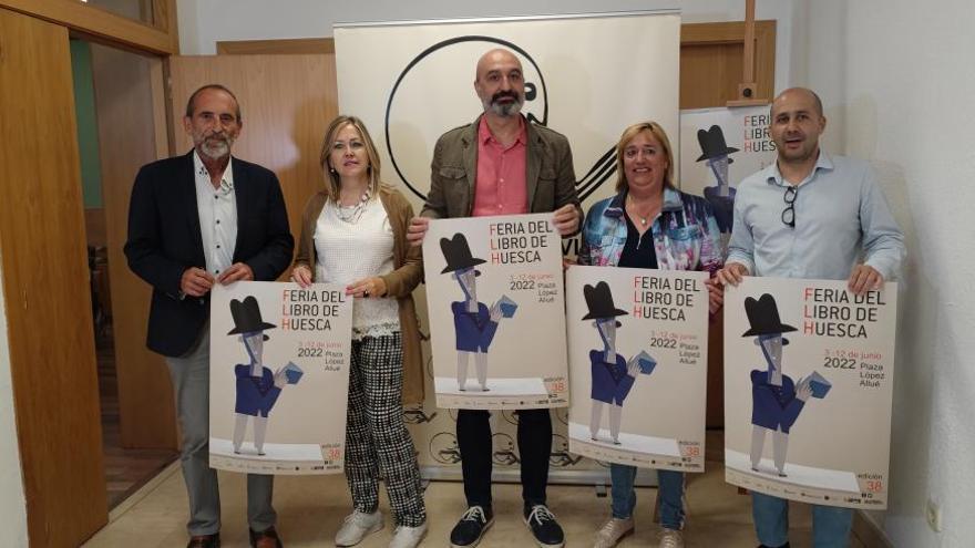 Foto de familia de la presentación de la Feria del Libro de Huesca que ha tenido lugar este miércoles.
