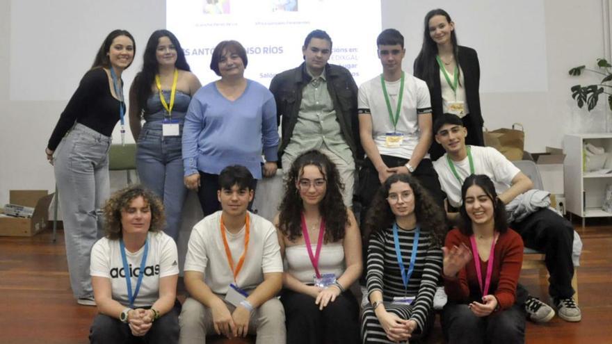 Algunos de los estudiantes que participaron en el congreso científico del IES Antón Alonso Ríos.