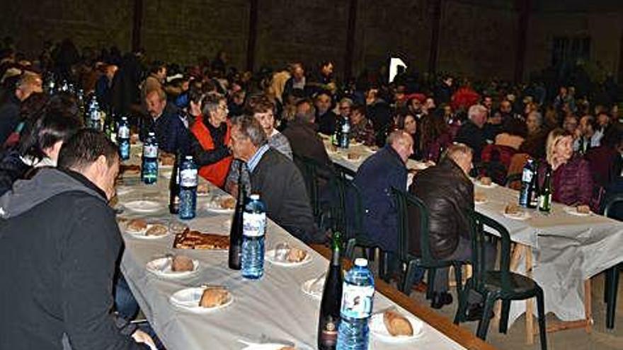 Desarrollo de la cena organizada en Hermisende. S.