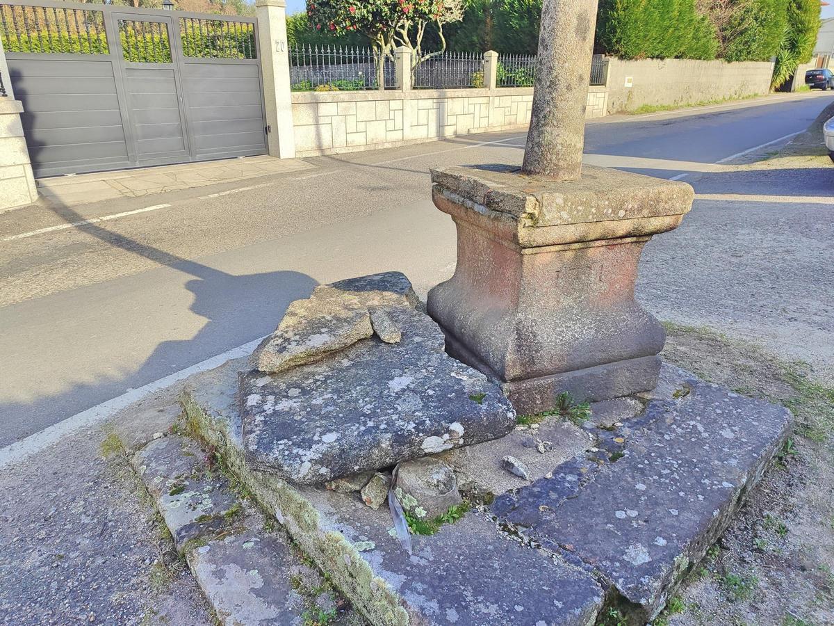 Detalle de los daños causados al elemento patrimonial en su base.