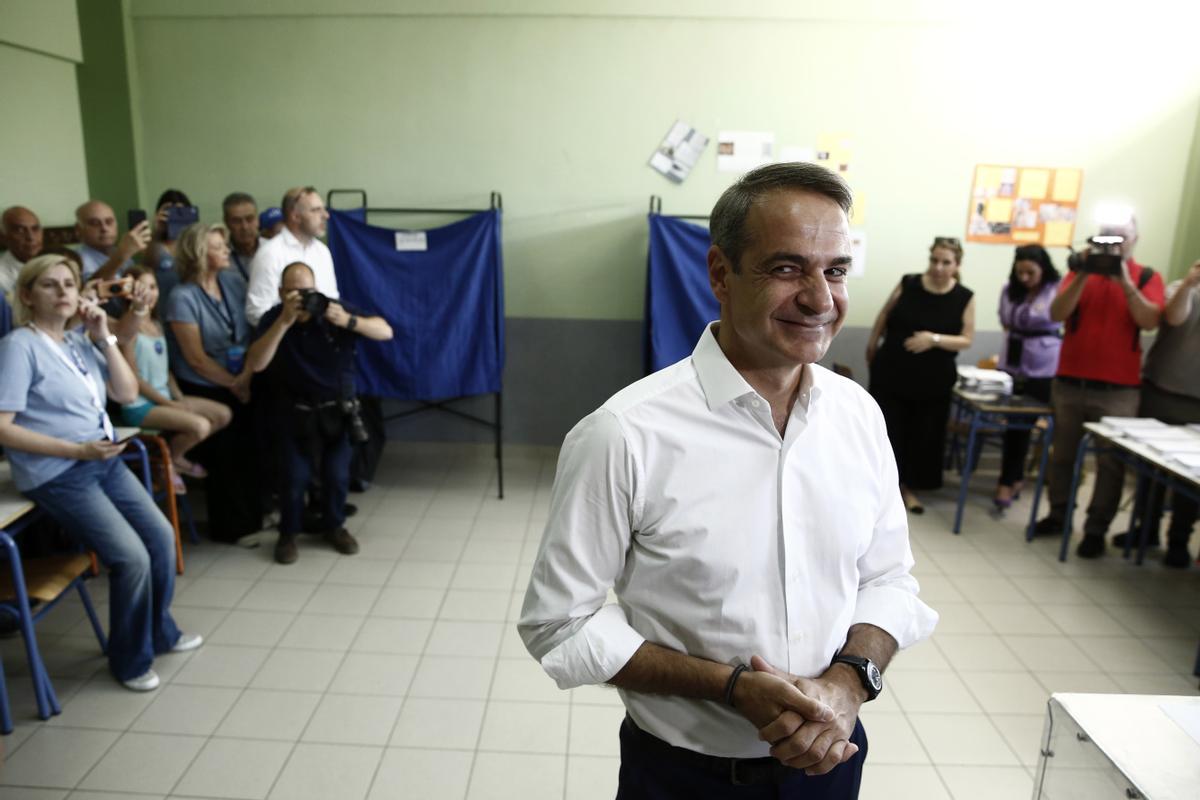 Kyriakos Mitsotakis vota en las elecciones de Grecia