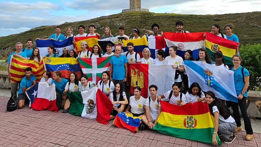 Miembros de la expedición, en su visita a La Coruña.