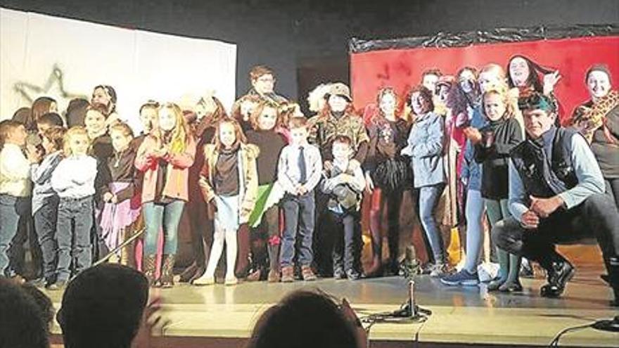 La talega roja interpreta en villafranca de córdoba la obra de teatro ’el principito’