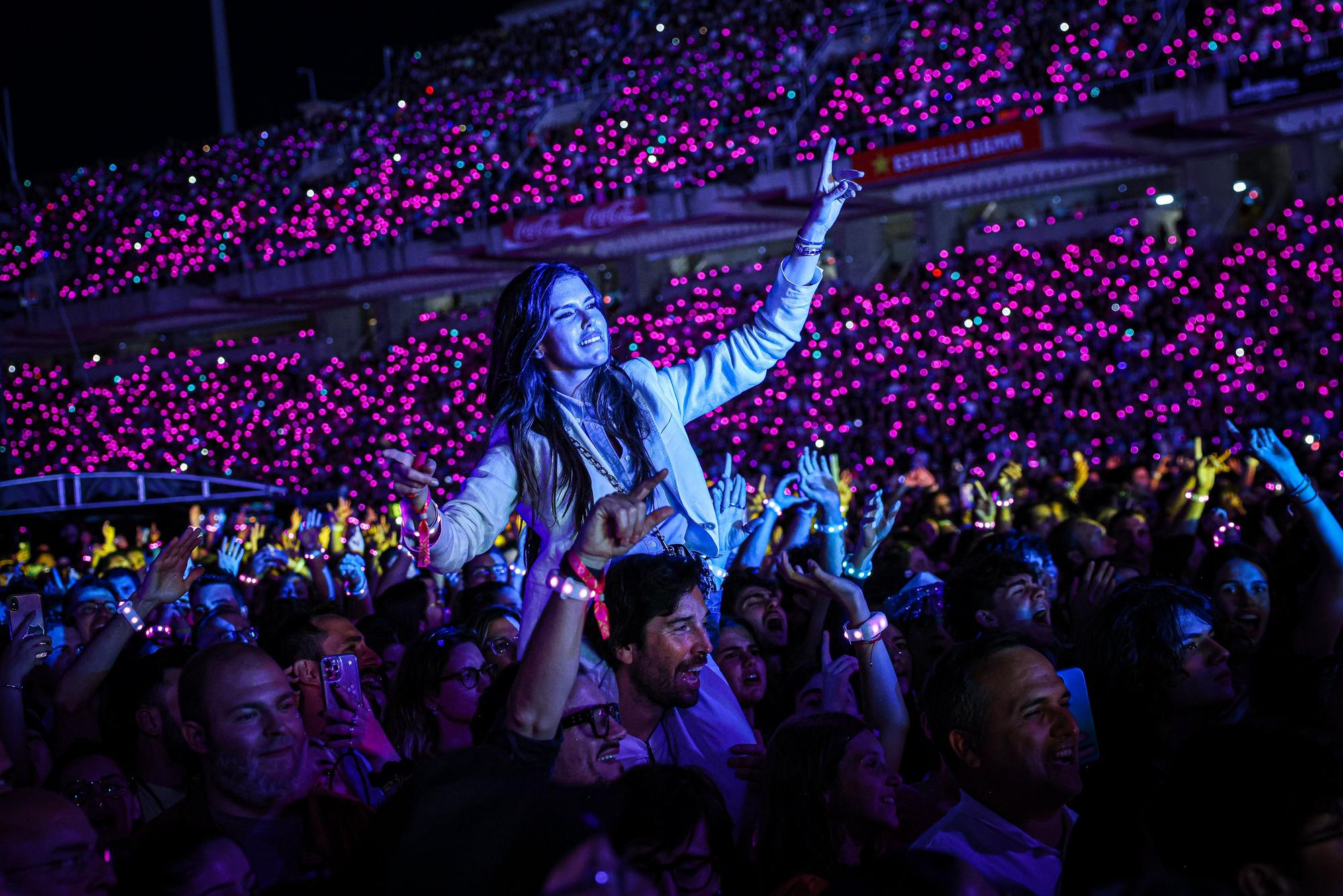 Coldplay il·lumina Barcelona en el primer dels quatre assalts a l'Estadi Olímpic