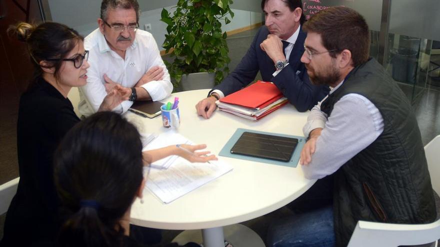 Reunión de la concejala de Promoción Económica con los representantes de la patronal