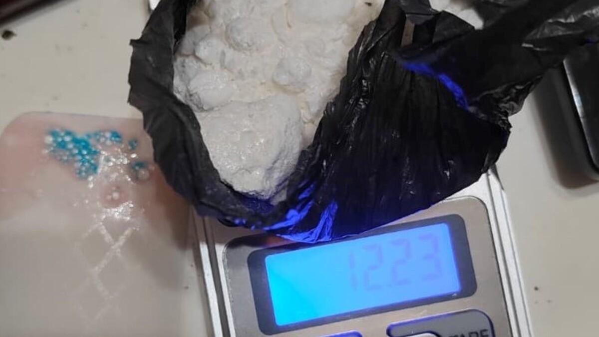 Parte de la cocaína incautada por la Guardia Civil en Melide