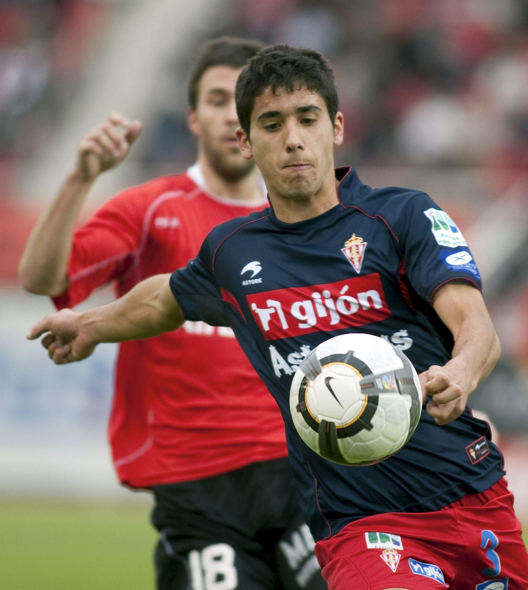 En imágenes: un repaso visual a la trayectoria de José Ángel "Cote" en el Sporting