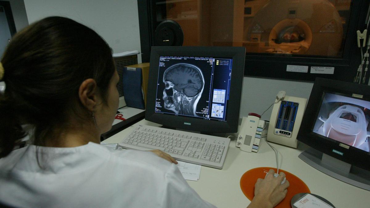 Imagen de archivo de un equipo de resonancia en el Hospital General de Castelló cuando estaba gestionado por Eresa.