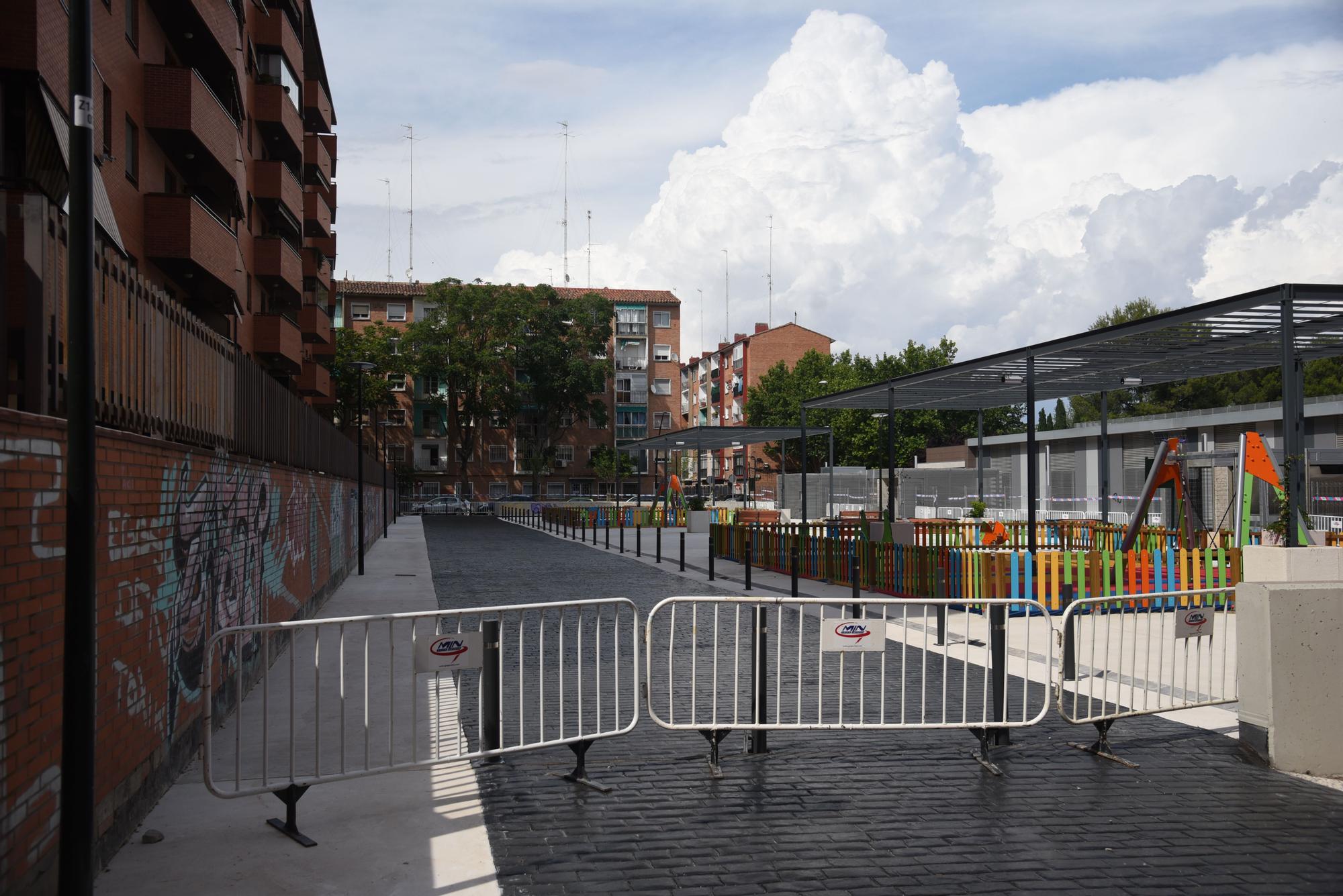 En imágenes | Así es la nueva plaza junto al parque Bruil de Zaragoza